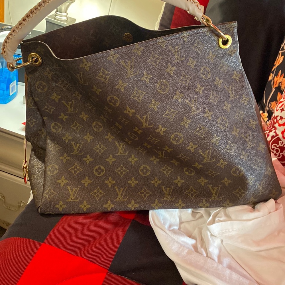 Louis Vuitton Artsy hobo bag
